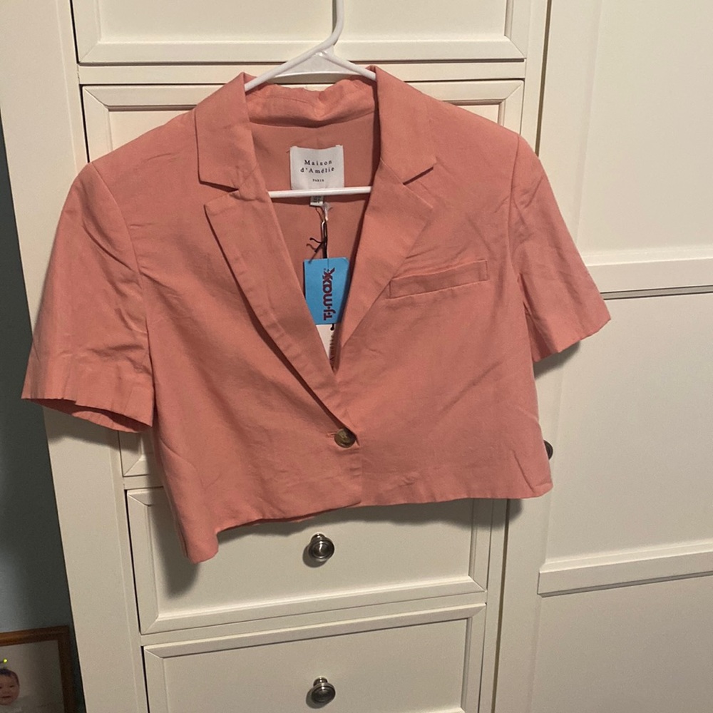 Madison d’Amelie cropped shirt sleeve jacket. Brand new and salmon colored